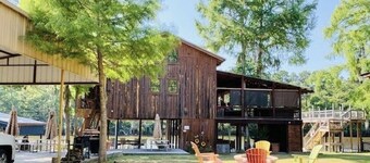 FALL!!! HOT TUB!! FIRE PIT! Getaway at this Epic Waterfront Home!!