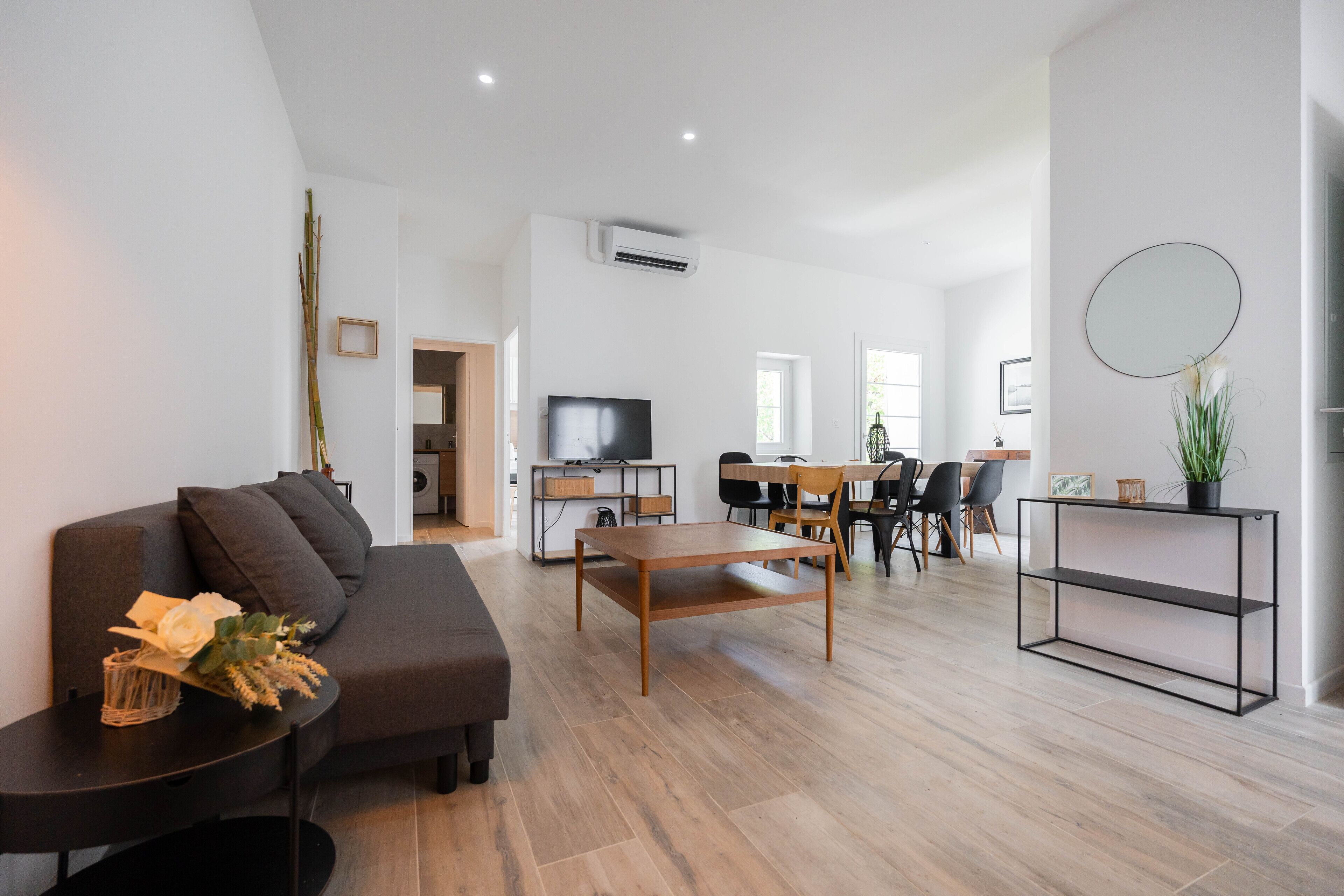Family Apartment | Living area | 80-cm LCD TV with cable channels, TV, Netflix