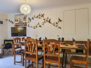 Dining - Spencers is a beautiful apartment situated in the Victorian town of Ryde. (Ryde)