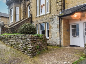 Exterior detail - Spencers is a beautiful apartment situated in the Victorian town of Ryde. (Ryde)