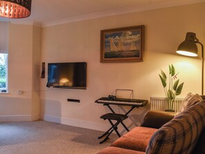 TV - Spencers is a beautiful apartment situated in the Victorian town of Ryde. (Ryde)