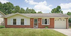 Exterior - Spacious 3 bdrm Cincy home (Cincinnati)
