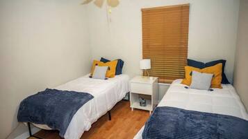 3 chambres, fer et planche à repasser, Wi-Fi gratuit, draps fournis