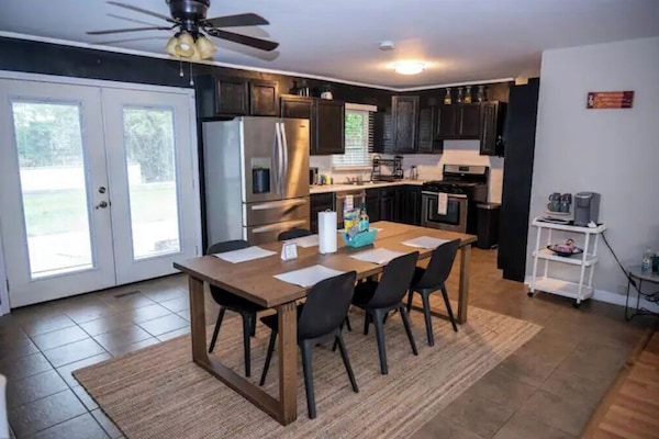 KĂŒhlschrank, Mikrowelle, Ofen, Herdplatte