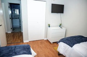 3 bedrooms, iron/ironing board, free WiFi, bed sheets - Spacious 3 bdrm Cincy home (Cincinnati)