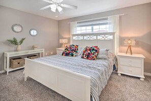 4 bedrooms, WiFi, bed sheets - Private Pool & Lanai: Resort Townhome in Kissimmee (Kissimmee)