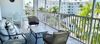 Fabulous 2-bedroom/2-bath condo with water views