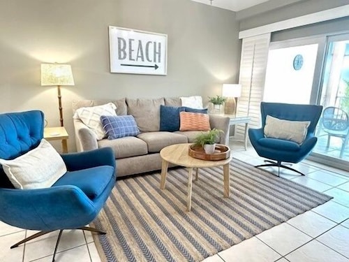 Fabulous 2-bedroom/2-bath condo with water views