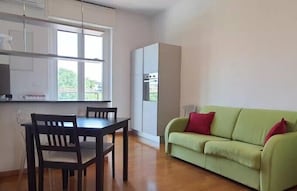 City Apartment | Living area