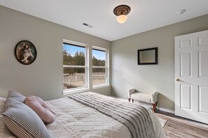 4 bedrooms, WiFi, bed sheets
