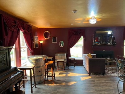 Spacious 4-Bedroom Farmstay at Pomeroy Cellars