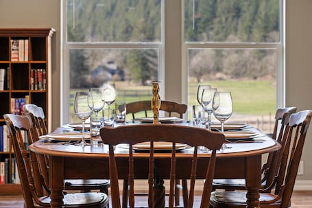 Dining. Spacious 4-Bedroom Farmstay at Pomeroy Cellars