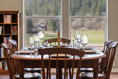 Spacious 4-Bedroom Farmstay at Pomeroy Cellars