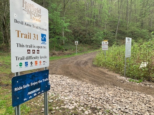 Unit D: 10 Sec Ride to Trail, Sleeps 6!
