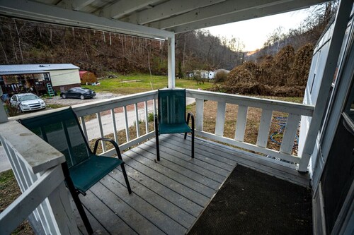 Unit D: 10 Sec Ride to Trail, Sleeps 6!