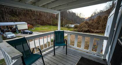 Unit D: 10 Sec Ride to Trail, Sleeps 6!