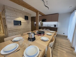Dining - GRANDE OURSE – Lovely apartment in the village center, close to the slopes – Wi-Fi – Garage (La Clusaz)