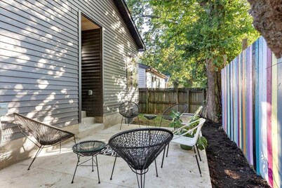 Mid-Century 3 BR In Heart of Downtown Lex