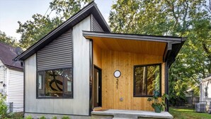 A modern two-story house with a wooden front porch and a large window. - Mid-Century 3 BR In Heart of Downtown Lex (Lexington)