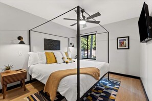 3 habitaciones, tabla de planchar con plancha y cuna de viaje