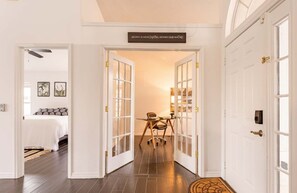 3 chambres, fer et planche à repasser, Wi-Fi gratuit, draps fournis