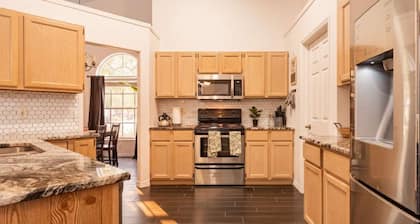 East Orlando Getaway - 3BR/2BTH * Private Pool