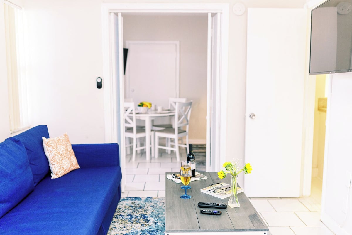 Premium 1-Bedroom Family Suite w/ Kitchen & Sofa Bed | Living area | 42-inch Smart TV with digital channels, TV, Netflix