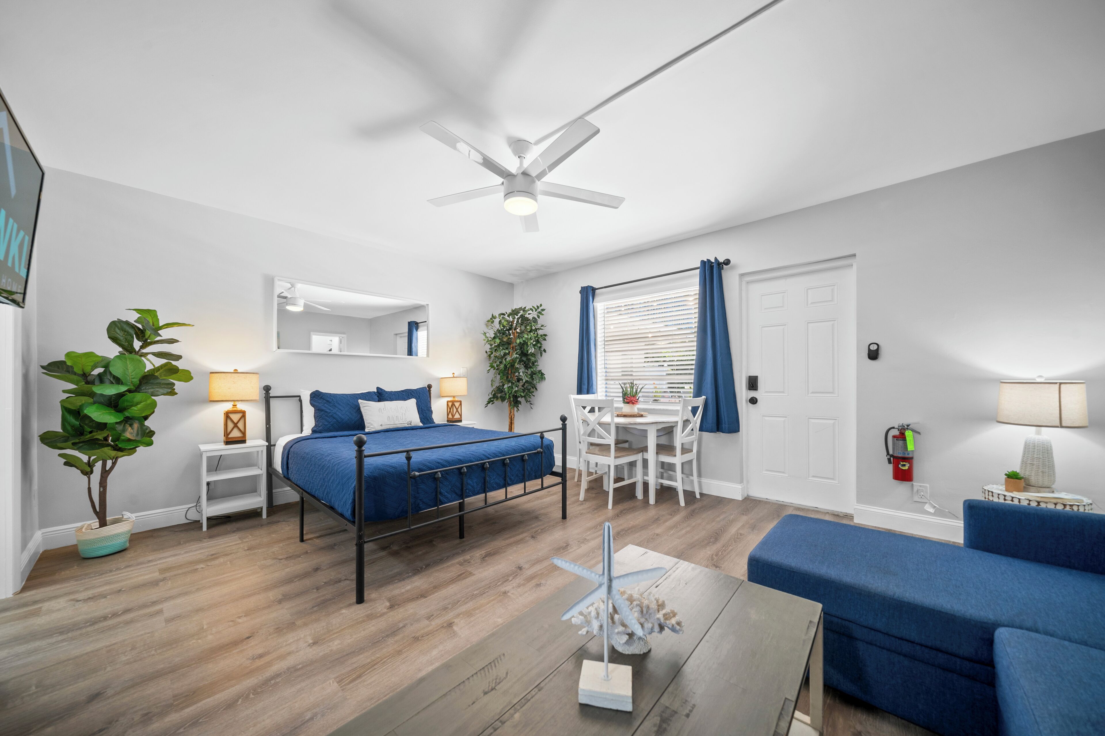 أسرّة بطبقة علوية مريحة ومكواة/لوح كي وواي فاي مجانًا وملاءات أسرّة