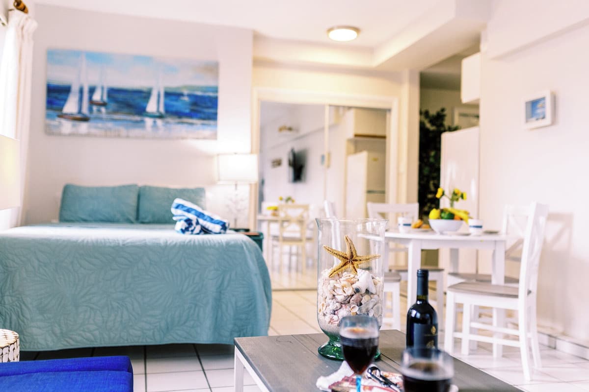 Superior Queen Studio w/ Kitchen & Sofa Bed | 1 bedroom, pillowtop beds, iron/ironing board, free WiFi