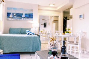 Studio Deluxe | Surmatelas, fer et planche à repasser, Wi-Fi gratuit, draps fournis