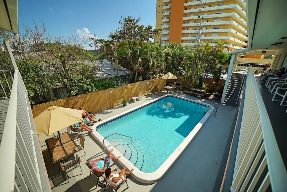 حمّام سباحة خارجي