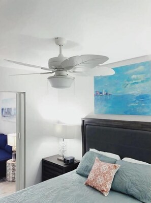 Deluxe 1-Bedroom Queen w/ Kitchen & Sofa Bed | Pillowtop beds, iron/ironing board, free WiFi, bed sheets