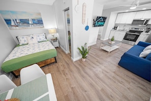 Premium 1-Bedroom Family Suite w/ Kitchen & Sofa Bed | Pillowtop beds, iron/ironing board, free WiFi, bed sheets