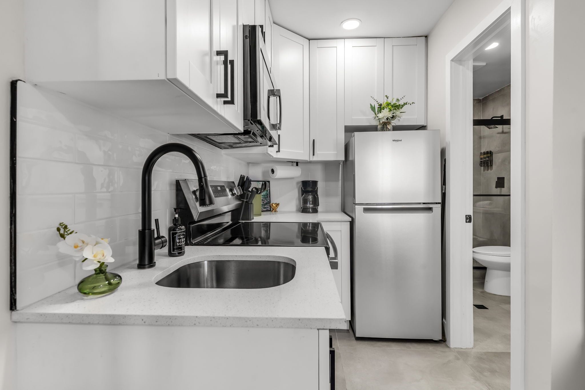 Standard Full Bed Studio with Kitchen & Sofa | Private kitchen