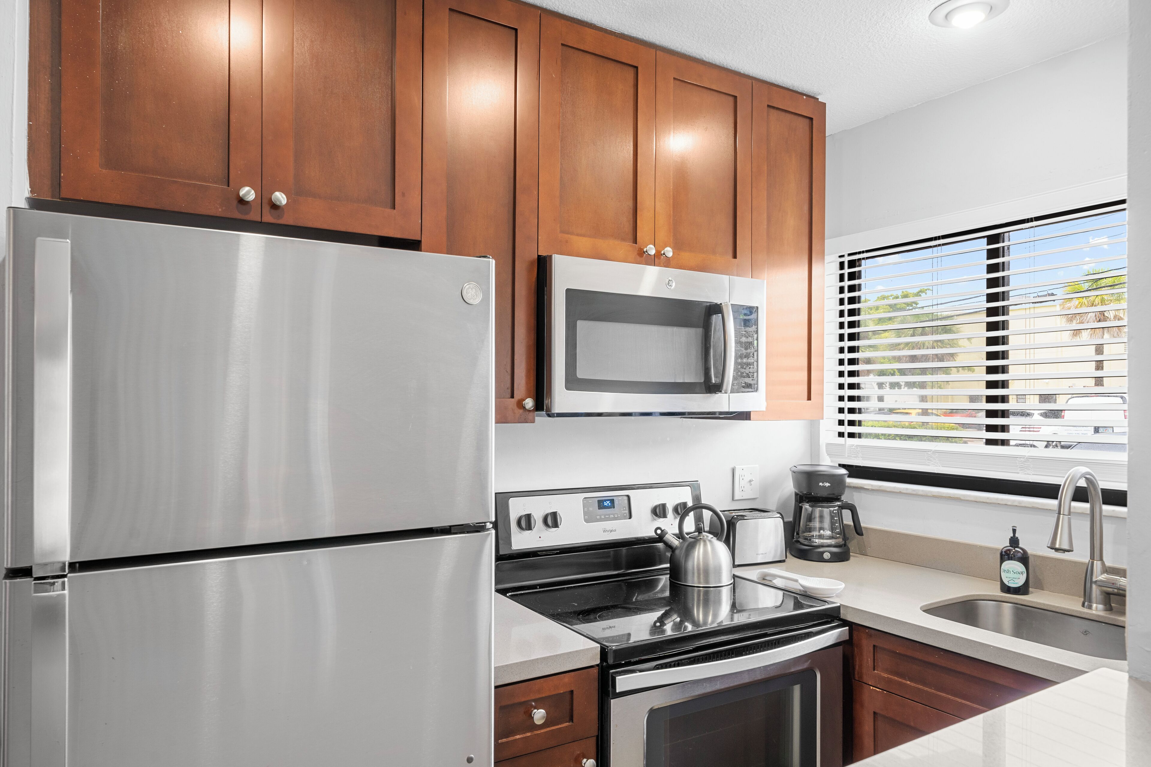 Superior Queen Studio w/ Kitchen & Futon | Private kitchen | Fridge, microwave, stovetop, toaster