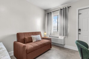 Living area - Bayview Apartments by Lowkl (Fort Lauderdale)