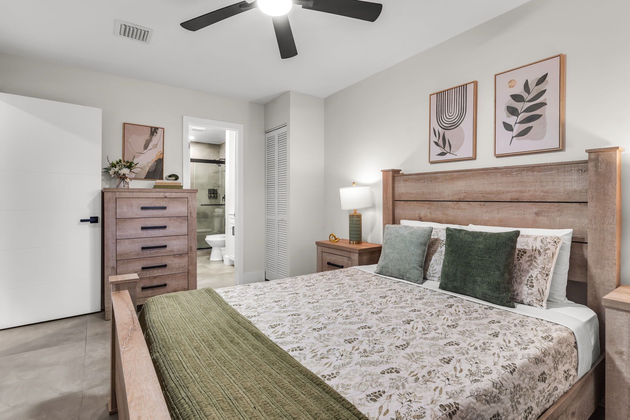 Premium tweepersoonskamer | Geluiddichte muren, gratis wifi, beddengoed