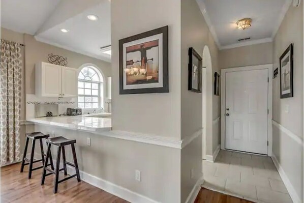 Interior - Lovely and Quiet 2 Bedroom near Beach (Myrtle Beach)