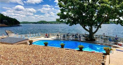 Astonishing view/Relaxing/Lakefront condo. Outdoor pool & Boat slip included.