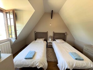 2 bedrooms, iron/ironing board, travel crib, free WiFi