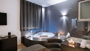 A modern bathroom with a circular sink, a mirror, and candles. - Suite1212 Rattazzi (Monopoli)