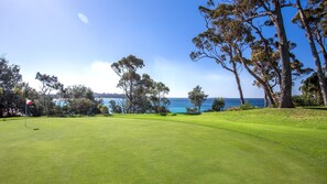 Golf - Mariners 3 - The closet apartment to Mollymook Beach, you can almost touch it! (Mollymook)