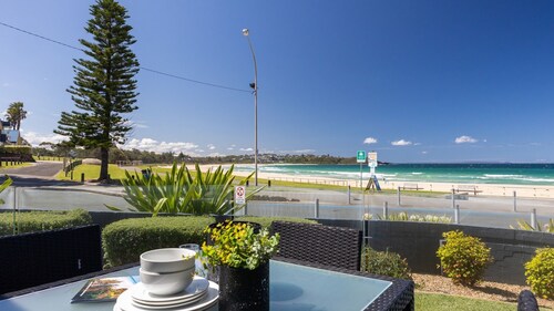 Mariners 3 - The closet apartment to Mollymook Beach, you can almost touch it!