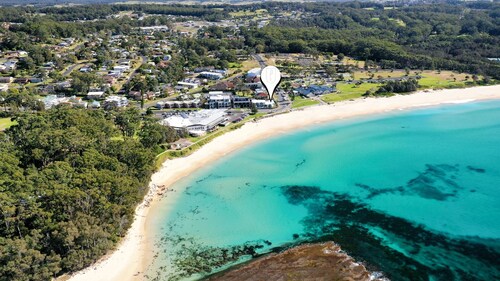 Mariners 3 - The closet apartment to Mollymook Beach, you can almost touch it!