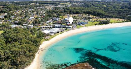 Mariners 3 - The closet apartment to Mollymook Beach, you can almost touch it!