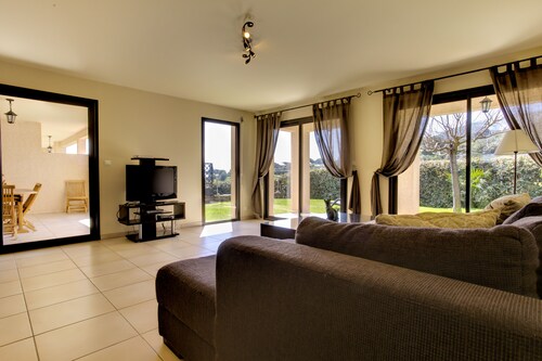 Villa 1 in Sagone 4 bedrooms 140 m2, all comfort 5 minutes from the sea