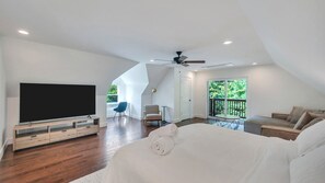 3 bedrooms, iron/ironing board, travel cot, Internet