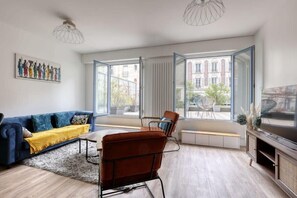 TV - Branded New 4 Bdrs Flat - Huge Terrace - Prime Loc (Paris)
