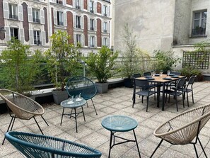 Outdoor dining - Branded New 4 Bdrs Flat - Huge Terrace - Prime Loc (Paris)