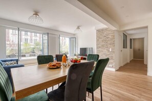 Dining - Branded New 4 Bdrs Flat - Huge Terrace - Prime Loc (Paris)